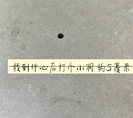 丘北瓷砖空鼓维修公司专业解答在瓷砖铺贴过程中，如果砂料搅拌不均匀，将会带来以下问题