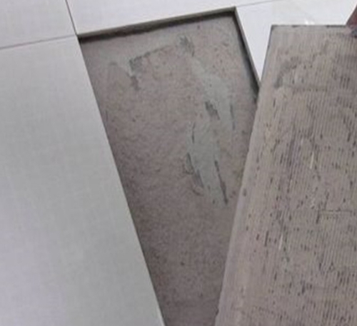 丘北瓷砖空鼓维修公司分享瓷砖铺贴时如果打浆（即涂抹在瓷砖背面和基层上的砂浆或瓷砖胶）过少，会带来以下问题